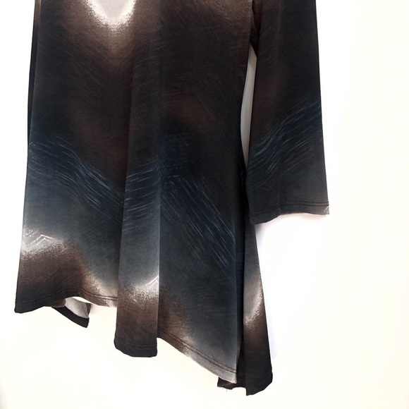 Allie & Rob tie dye shark bite hem 3/4 sle… - Picture 3 of 8